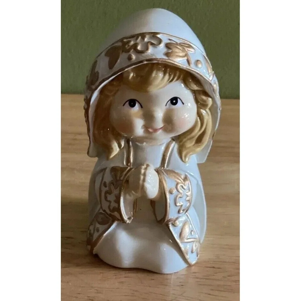 Ceramic‎ Nativity Set Small, 10 Pieces, Unbranded, White And Gold,
